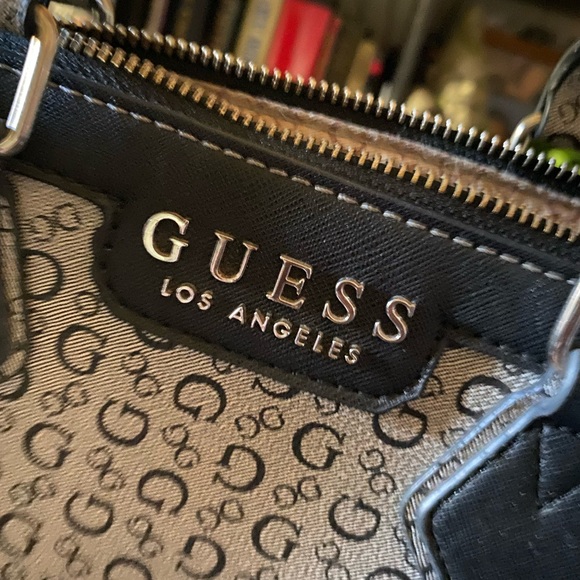 Guess Hand/Shoulder Bag - Picture 2 of 4